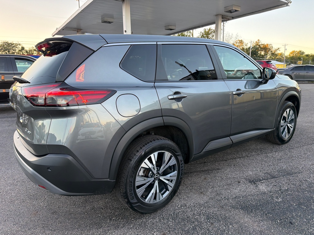 Photo 17 of this NISSAN ROGUE SV