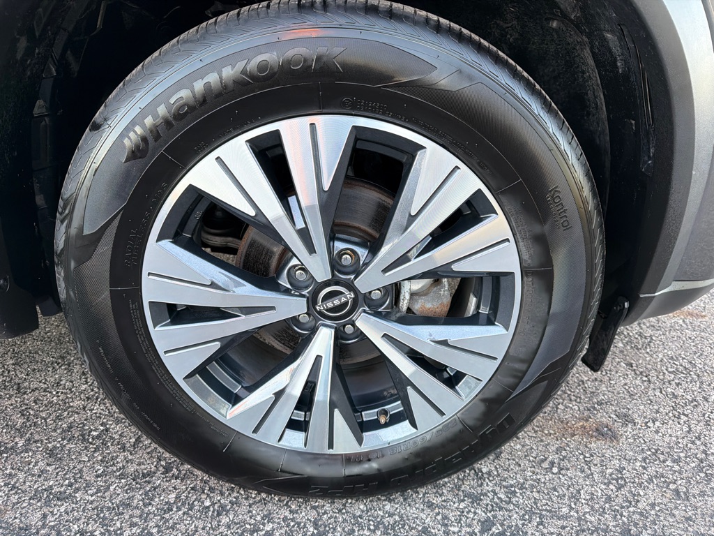 Photo 22 of this NISSAN ROGUE SV