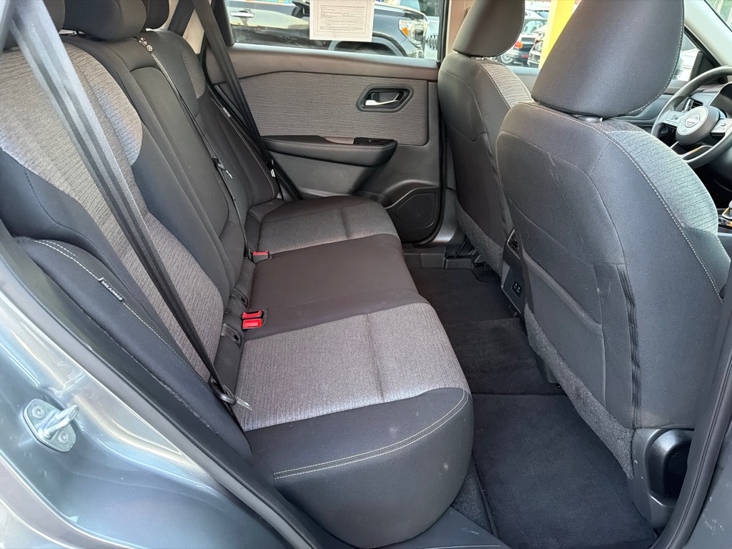 Photo 30 of this NISSAN ROGUE SV