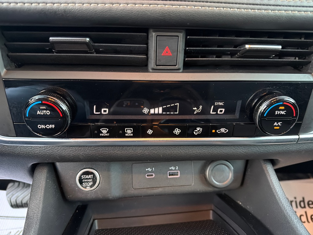 Photo 44 of this NISSAN ROGUE SV