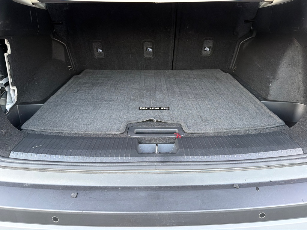 Photo 29 of this NISSAN ROGUE SV