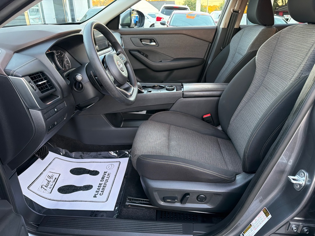 Photo 26 of this NISSAN ROGUE SV