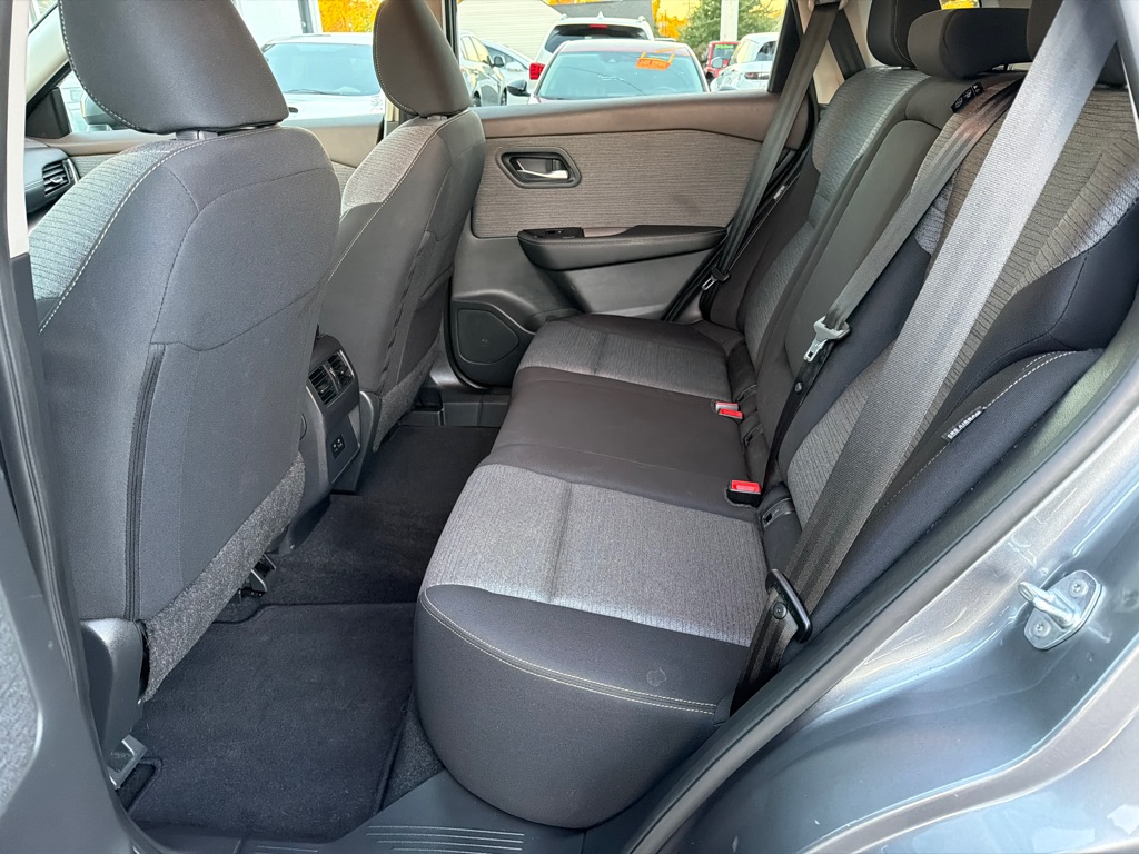 Photo 28 of this NISSAN ROGUE SV