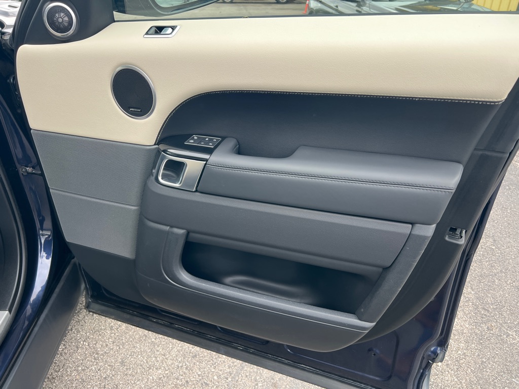 Photo 33 of this LAND ROVER RANGE ROVER SPO