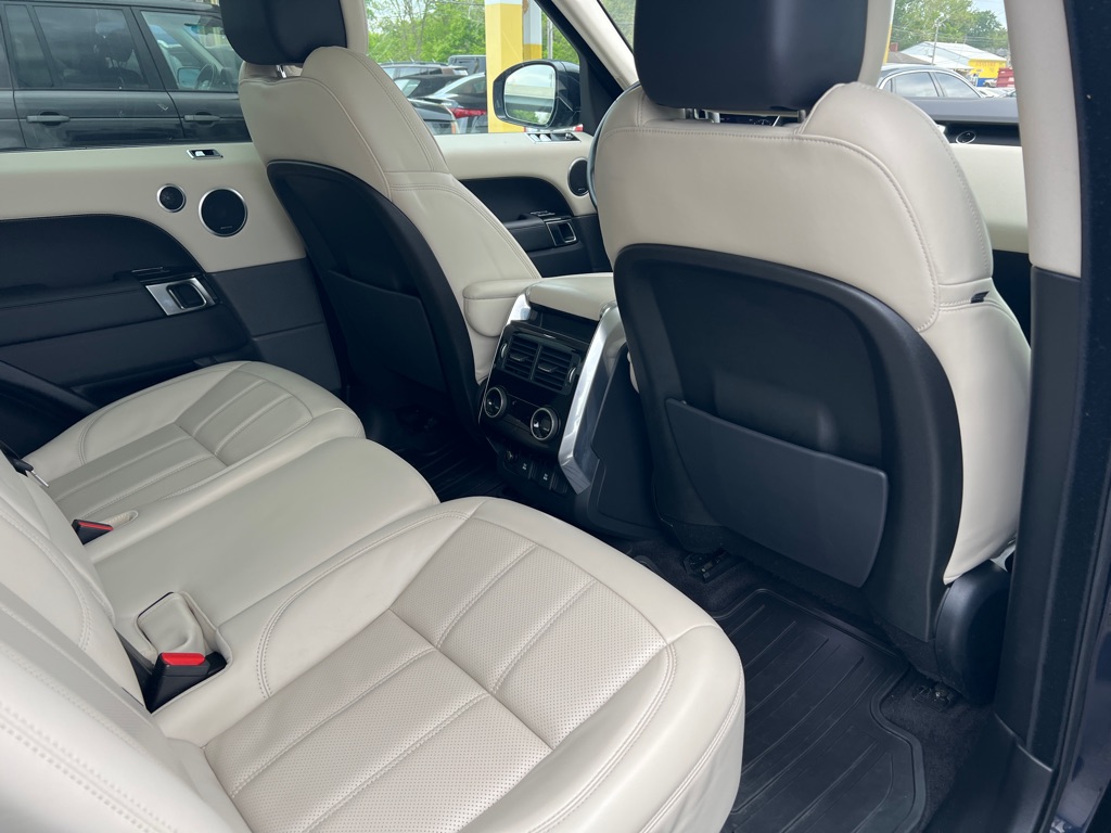 Photo 32 of this LAND ROVER RANGE ROVER SPO
