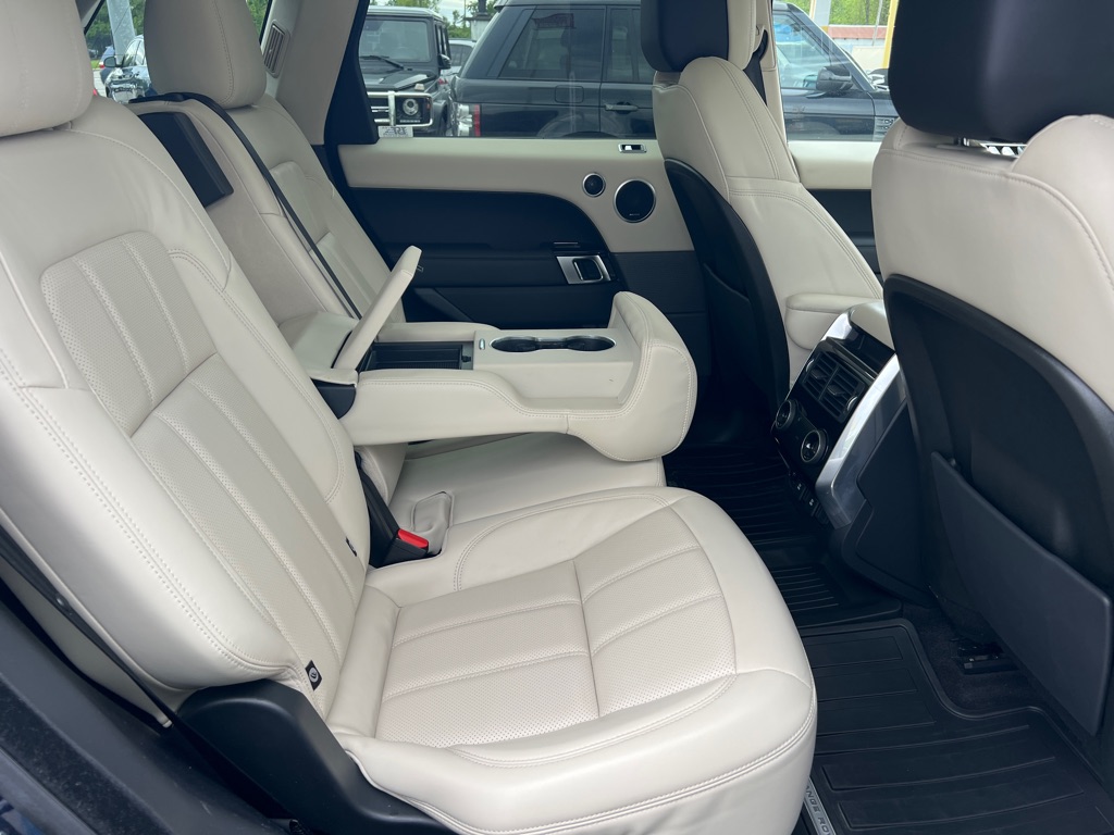 Photo 27 of this LAND ROVER RANGE ROVER SPO