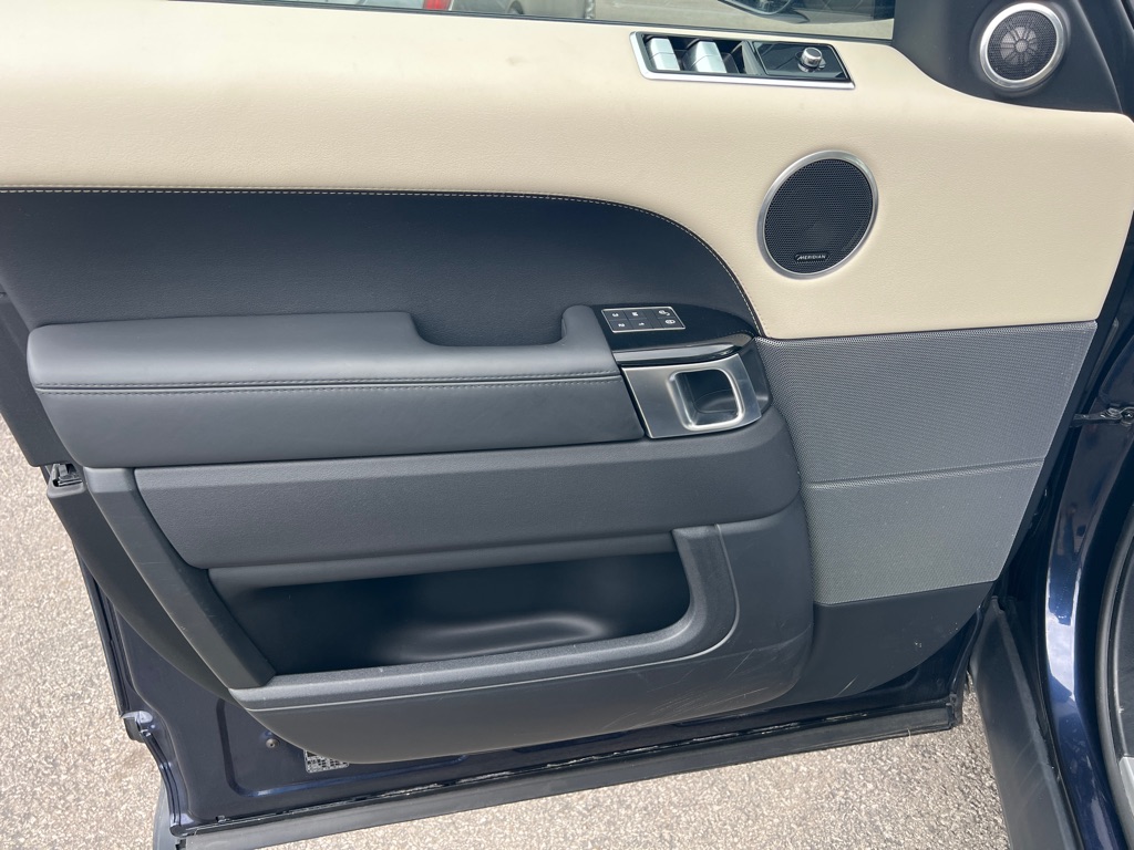 Photo 17 of this LAND ROVER RANGE ROVER SPO