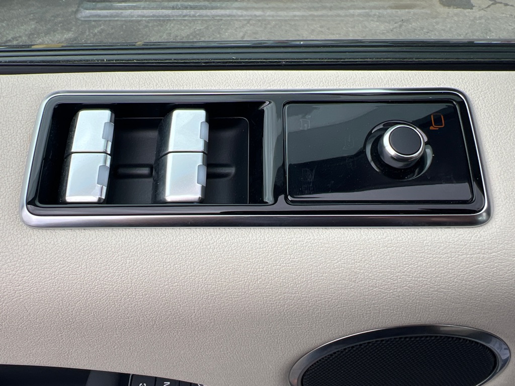 Photo 18 of this LAND ROVER RANGE ROVER SPO