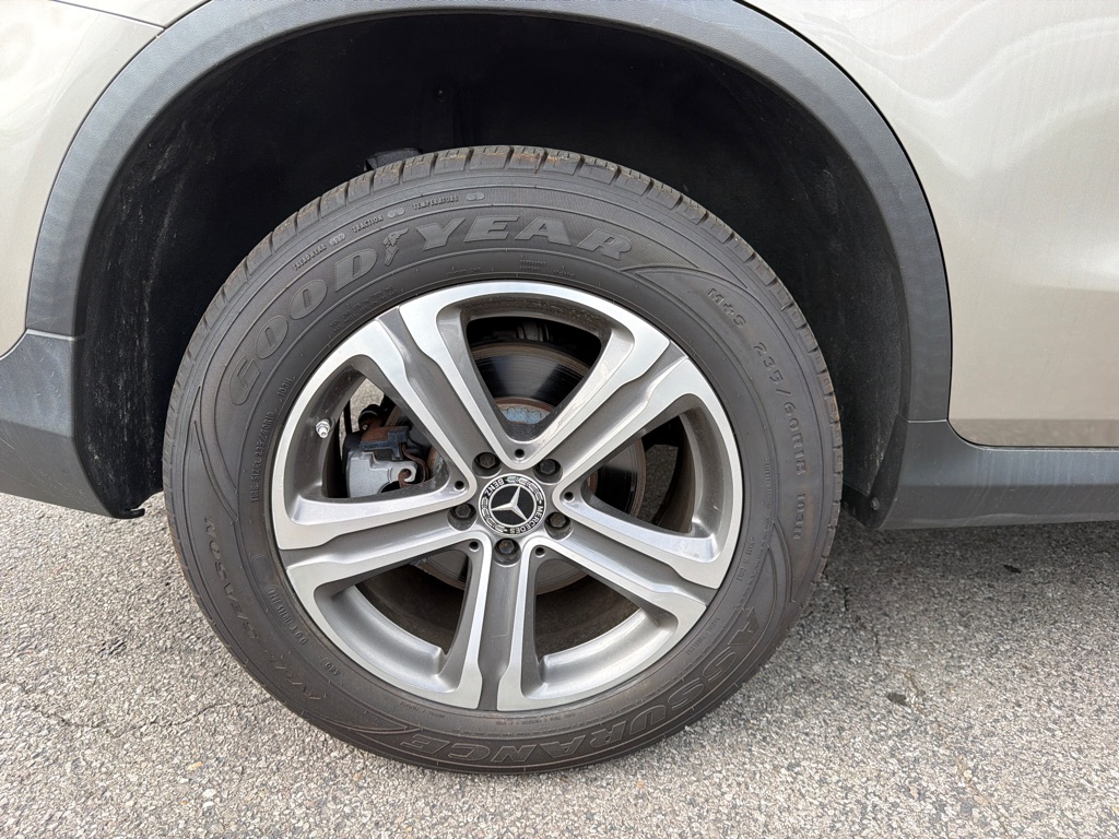 Photo 25 of this MERCEDES-BENZ GLC 300 4MATIC