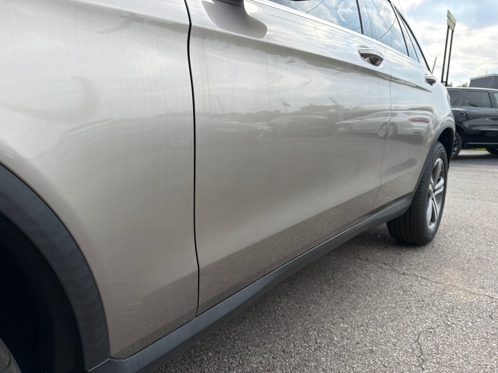 Photo 23 of this MERCEDES-BENZ GLC 300 4MATIC