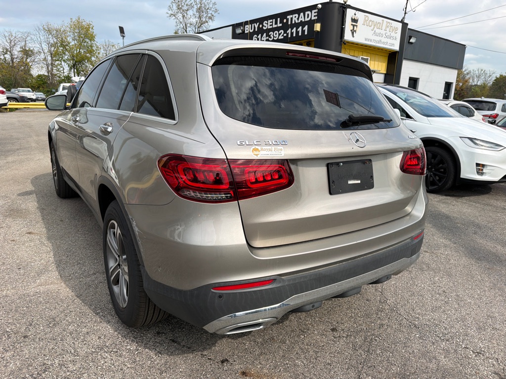 Photo 12 of this MERCEDES-BENZ GLC 300 4MATIC