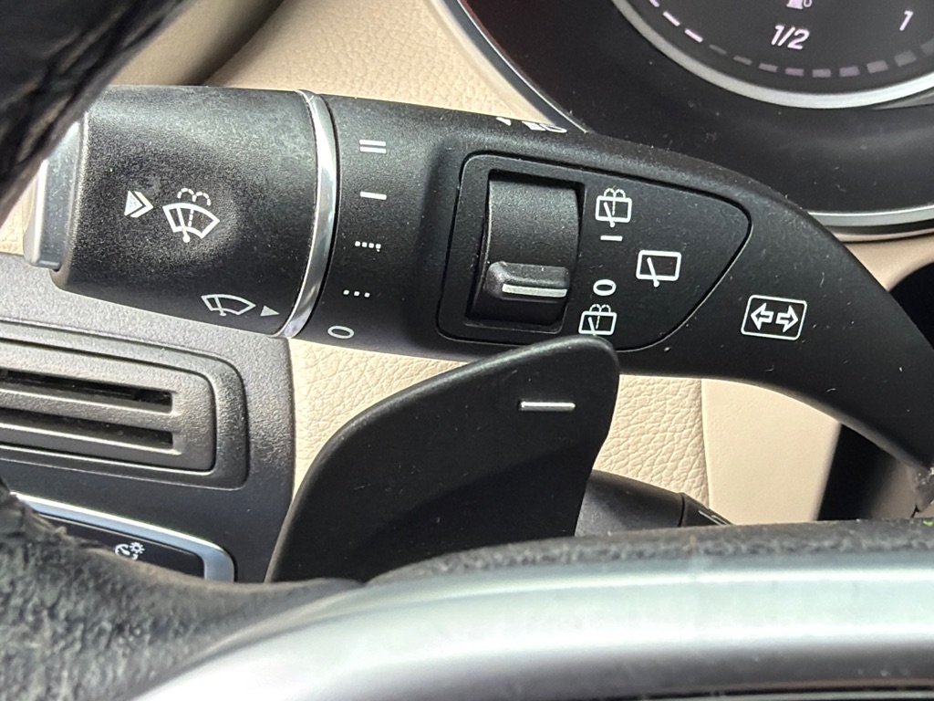 Photo 47 of this MERCEDES-BENZ GLC 300 4MATIC