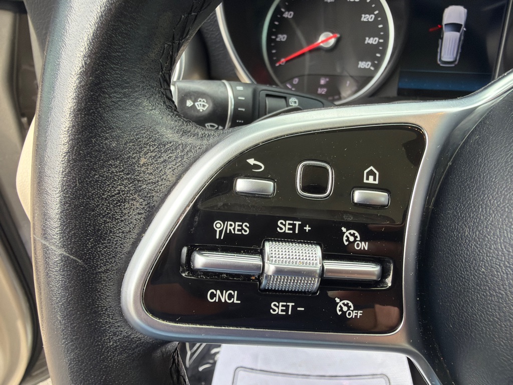 Photo 46 of this MERCEDES-BENZ GLC 300 4MATIC