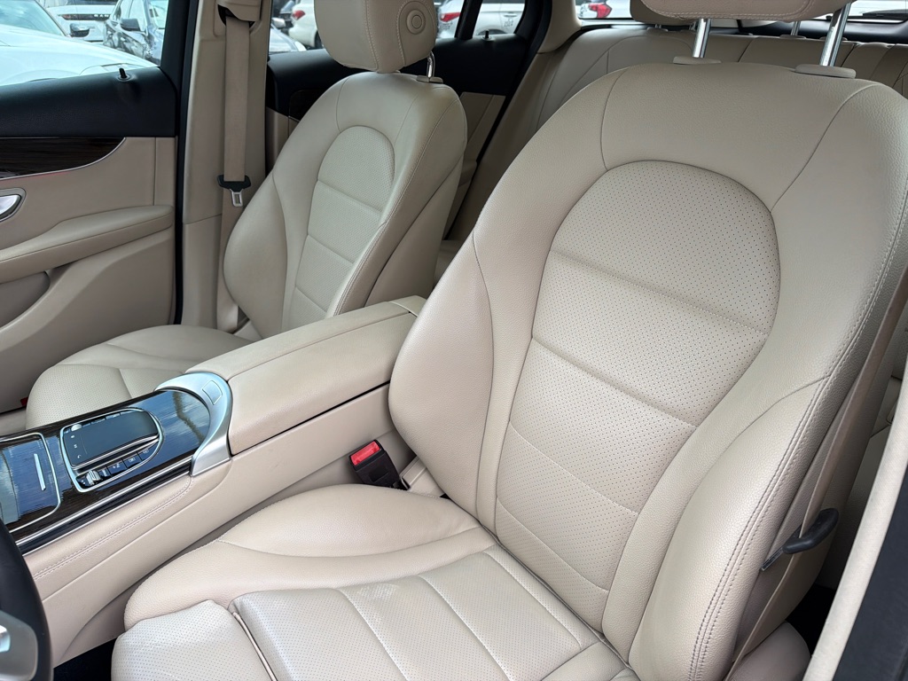 Photo 29 of this MERCEDES-BENZ GLC 300 4MATIC