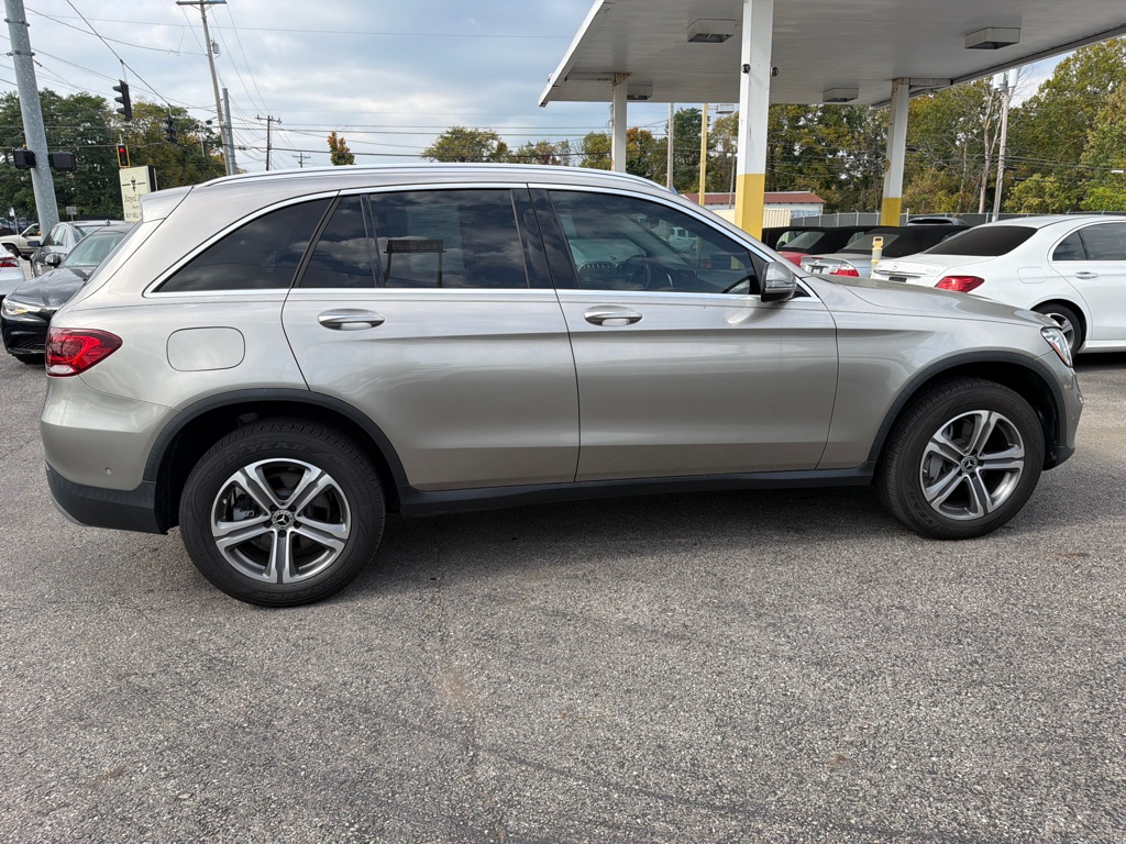 Photo 16 of this MERCEDES-BENZ GLC 300 4MATIC
