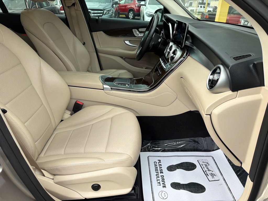Photo 42 of this MERCEDES-BENZ GLC 300 4MATIC