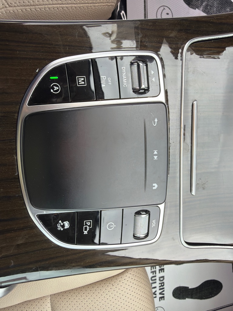 Photo 54 of this MERCEDES-BENZ GLC 300 4MATIC
