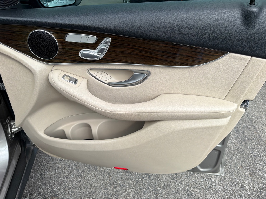 Photo 41 of this MERCEDES-BENZ GLC 300 4MATIC