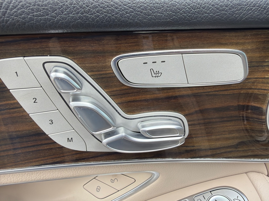 Photo 33 of this MERCEDES-BENZ GLC 300 4MATIC