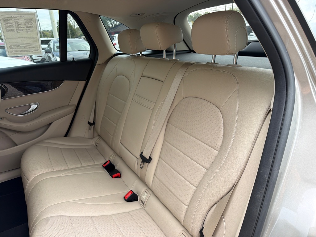 Photo 36 of this MERCEDES-BENZ GLC 300 4MATIC
