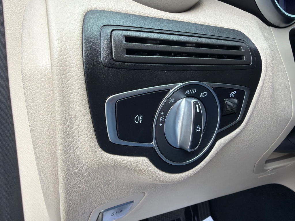 Photo 56 of this MERCEDES-BENZ GLC 300 4MATIC