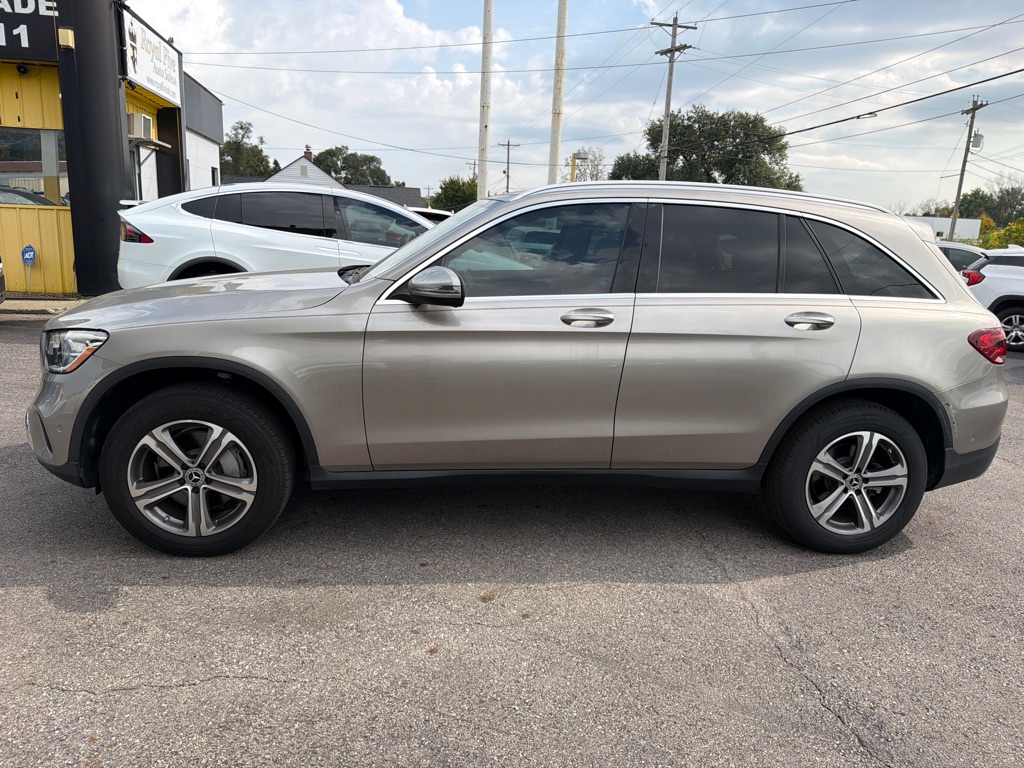 Photo 10 of this MERCEDES-BENZ GLC 300 4MATIC
