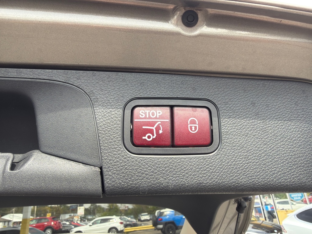 Photo 38 of this MERCEDES-BENZ GLC 300 4MATIC