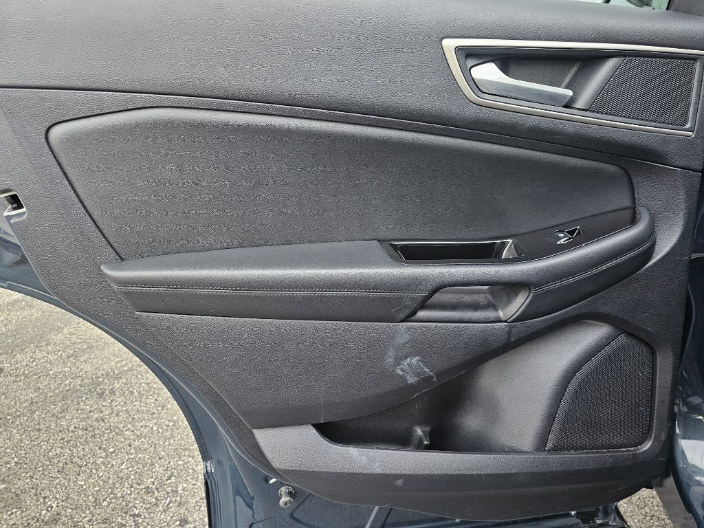 Photo 36 of this FORD EDGE SEL