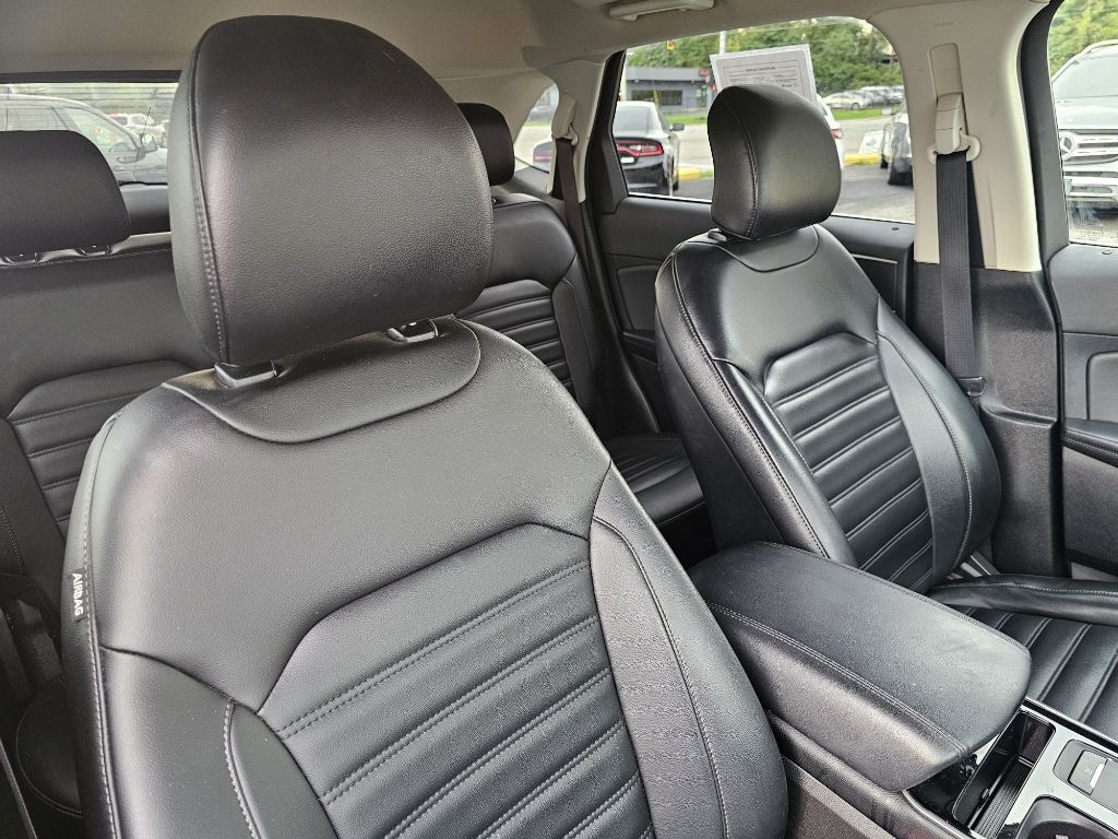 Photo 42 of this FORD EDGE SEL