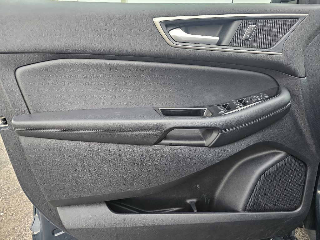 Photo 32 of this FORD EDGE SEL