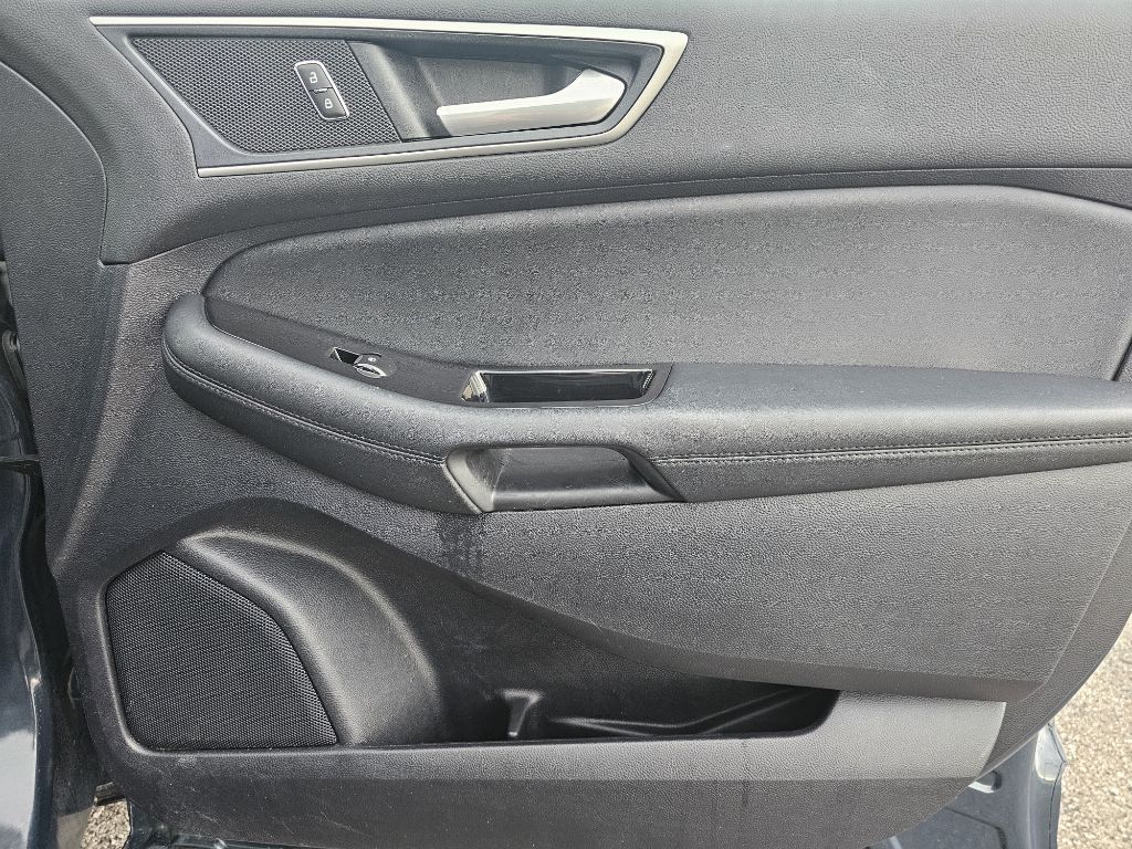 Photo 44 of this FORD EDGE SEL