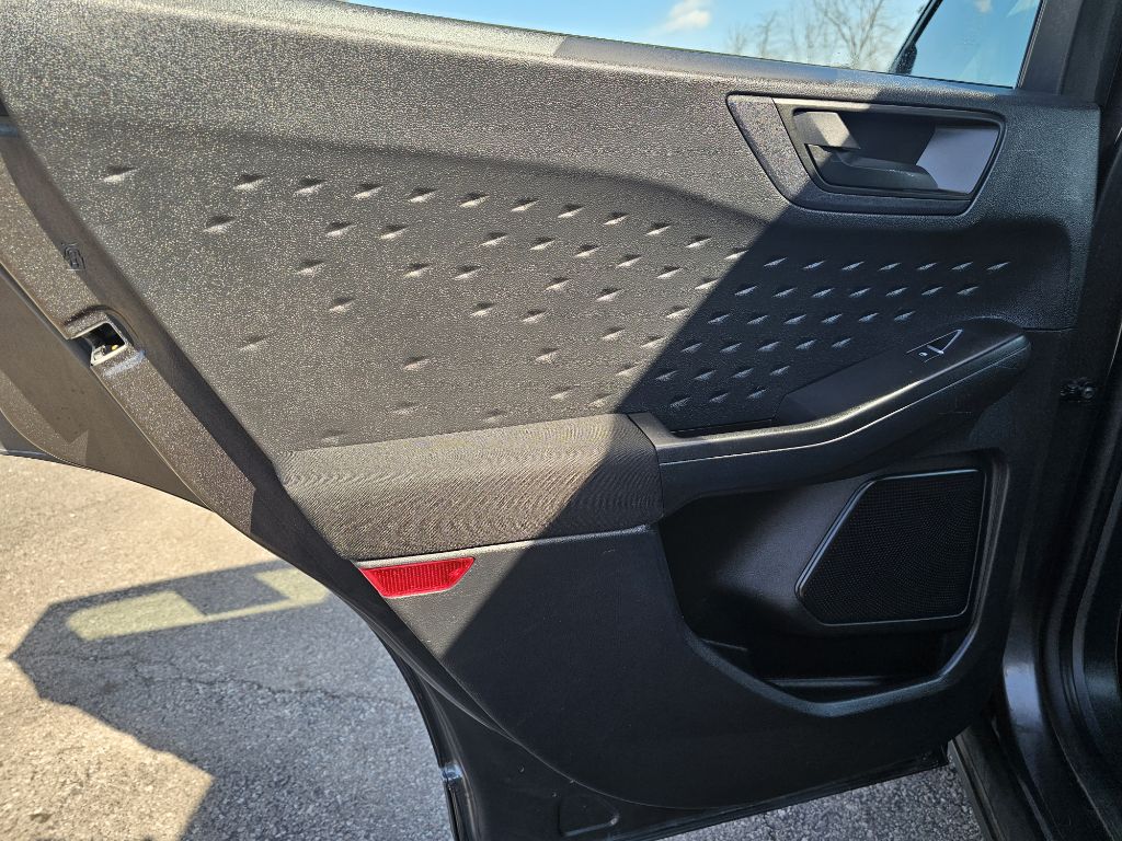 Photo 26 of this FORD ESCAPE