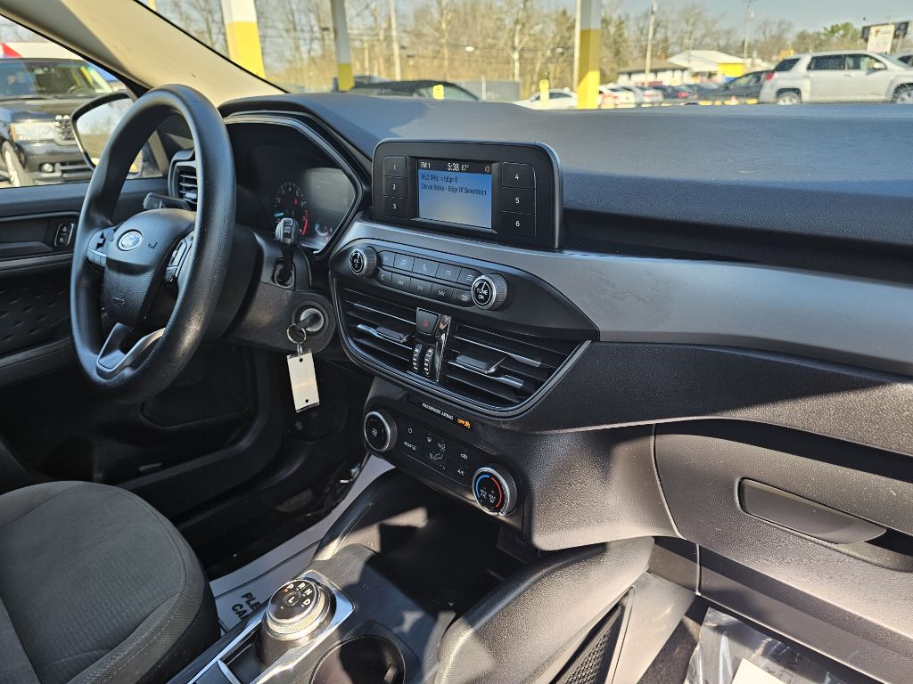 Photo 33 of this FORD ESCAPE