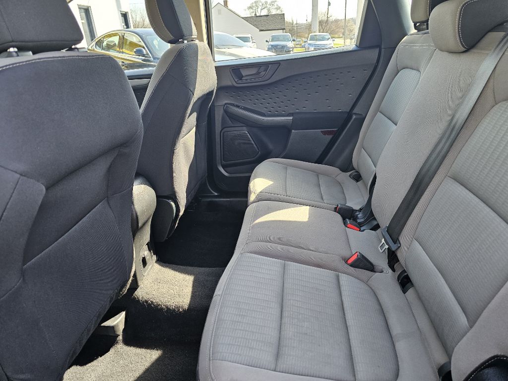 Photo 23 of this FORD ESCAPE