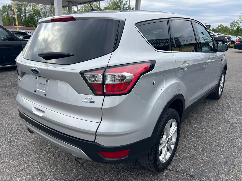 Photo 15 of this FORD ESCAPE SE
