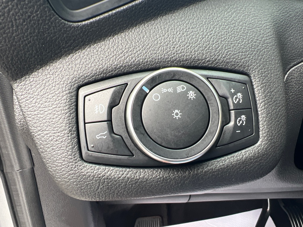 Photo 49 of this FORD ESCAPE SE