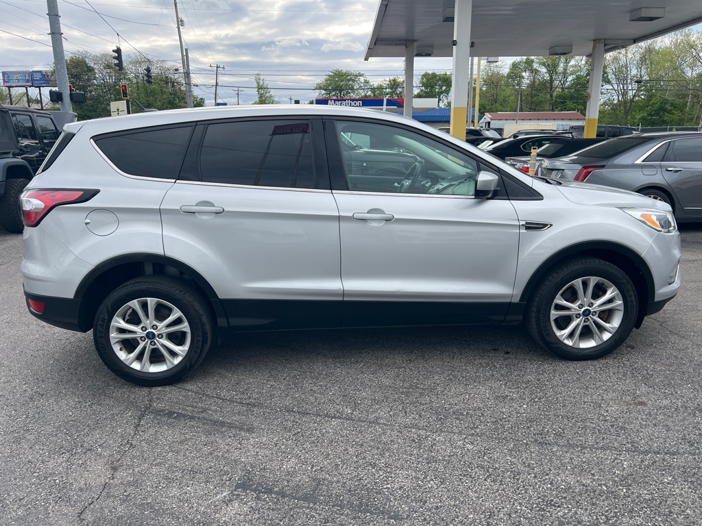 Photo 17 of this FORD ESCAPE SE