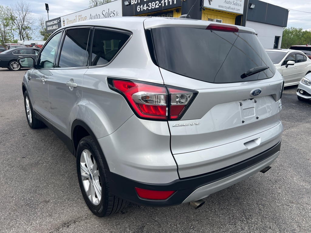 Photo 13 of this FORD ESCAPE SE