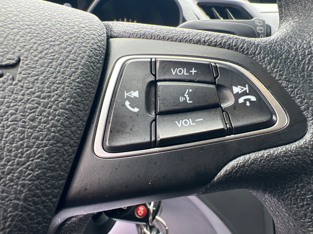 Photo 36 of this FORD ESCAPE SE