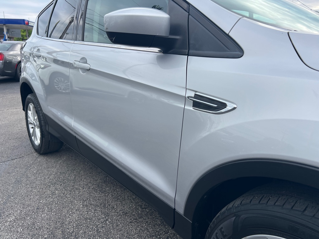 Photo 19 of this FORD ESCAPE SE