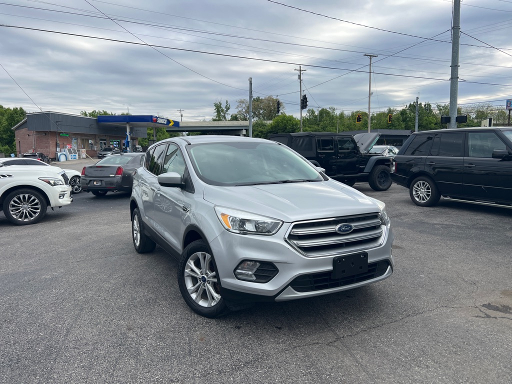 Photo 2 of this FORD ESCAPE SE