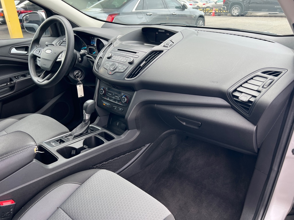 Photo 33 of this FORD ESCAPE SE