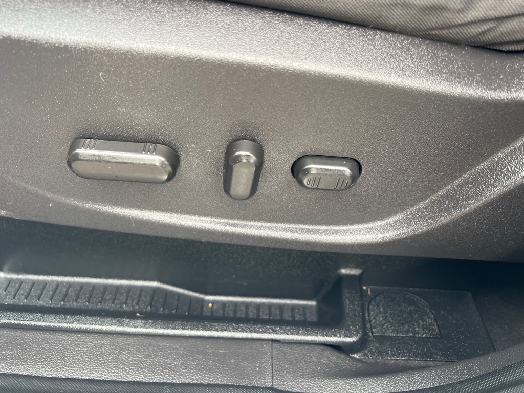 Photo 26 of this FORD ESCAPE SE