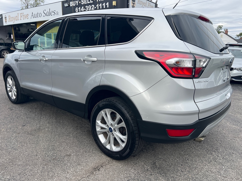 Photo 12 of this FORD ESCAPE SE