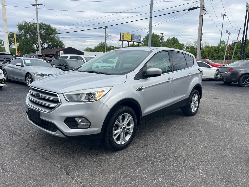 Photo 8 of this FORD ESCAPE SE