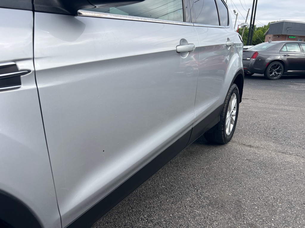 Photo 20 of this FORD ESCAPE SE