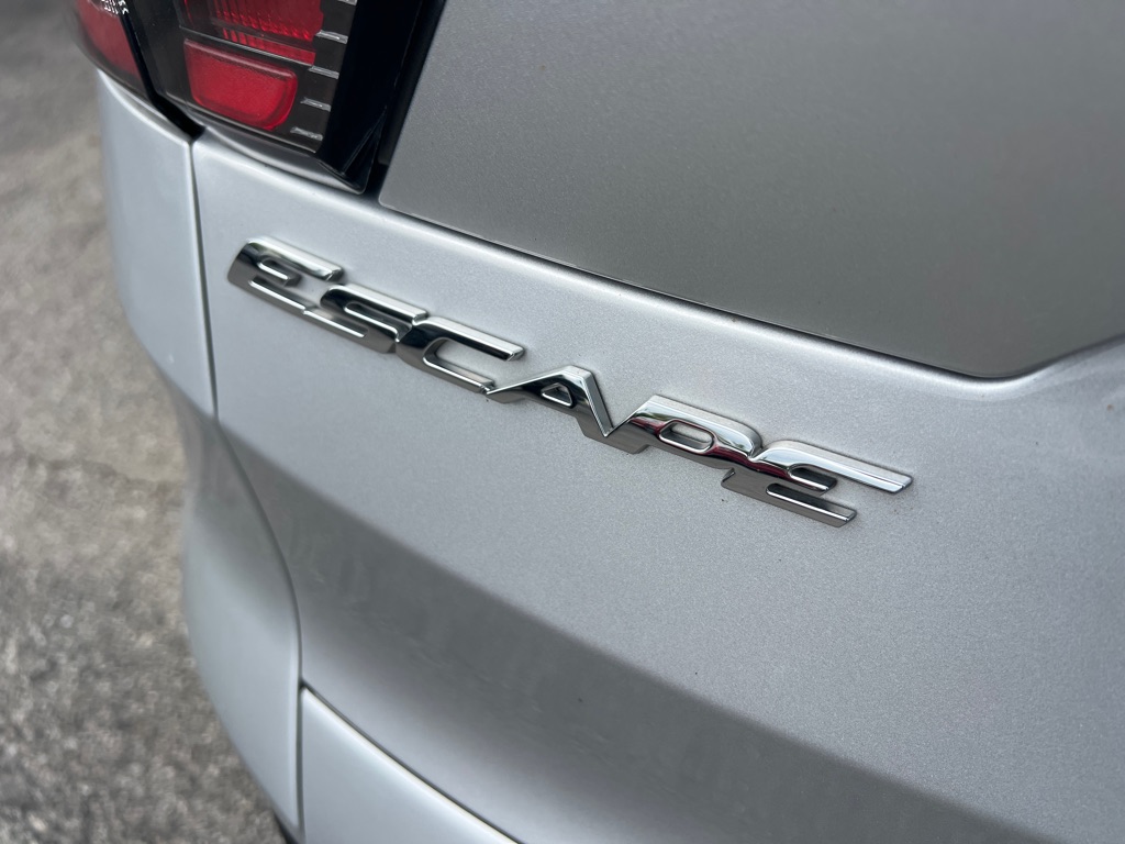 Photo 30 of this FORD ESCAPE SE