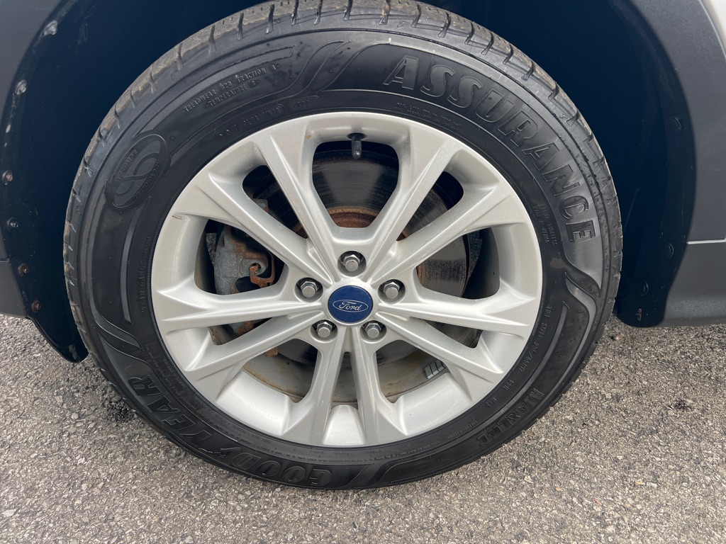Photo 21 of this FORD ESCAPE SE