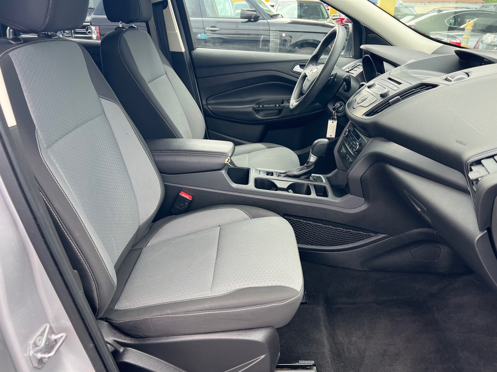 Photo 34 of this FORD ESCAPE SE