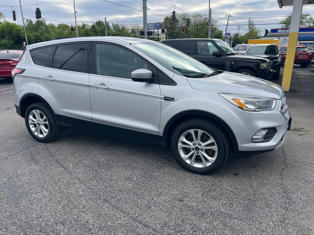 Photo 18 of this FORD ESCAPE SE